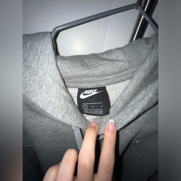 Oversize grey nike sweatshirt in size L - Picture 2 of 2
